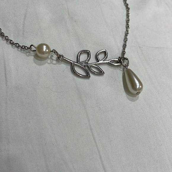 Simple silver necklace - Picture 4 of 5